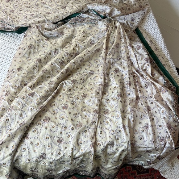 Pre stitched cream and Purple Embroidered sari - Picture 6 of 6